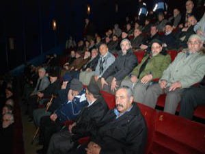Karatayda emeklilerin film keyfi