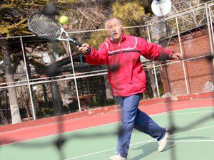 76 yaşındaki sporcu yılın tenisçisi seçildi