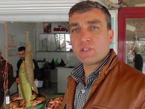 Beyşehirde sazan balıkları canlı satışa sunuldu