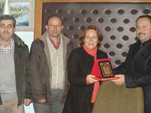 Sivil toplum kuruluşlarına plaket