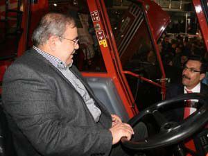 Üzülmez Tarım Fuarını ziyaret etti