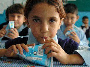 Öğrencilere süt kararı üreticiyi sevindir