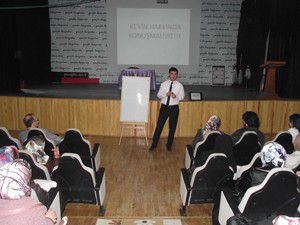 Özel Gençlikte anne baba semineri devam ediyor
