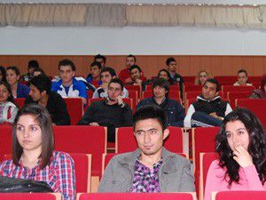 Üniversitelilere uyuşturucunun zararları anlatıldı