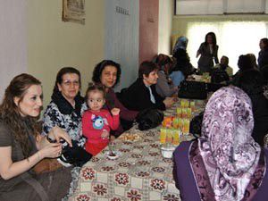 Kululu kadınlar bir araya geldi