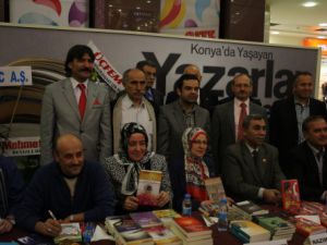 Konyalı yazarlar Kulesitede imza dağıttı