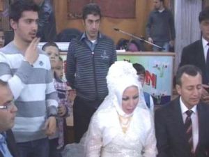 İşaret diliyle nikah kıyıldı