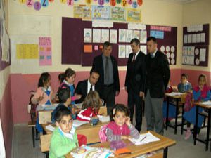 Çeltik Kaymakamı öğrencilerin sorunlarını dinledi