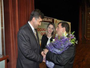 Üstün Dökmenden çocuk eğitimi konferansı