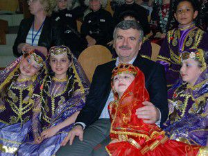 Akyürek, dünya çocuklarıyla bir araya geldi