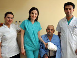 Saç telinden bile ince damarlar birleştirildi