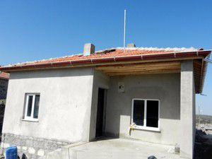 Emirgazide Kaymakamlık muhtaç aileye ev yaptırdı
