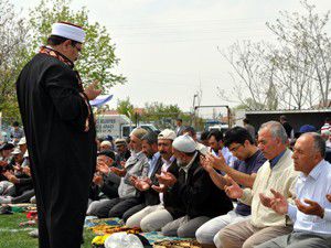 Cihanbeyli yağmur için el açtı