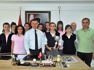 Başarılı takımlardan Başkan Oğula ödül
