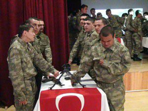 Bir günlüğüne asker oldular