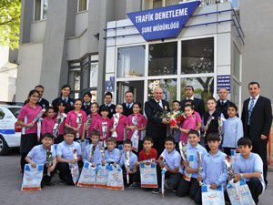 Minikler trafik polislerini ziyaret ettiler