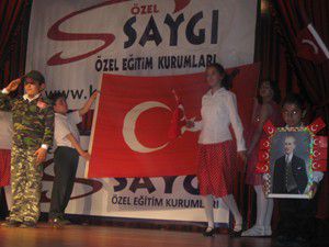 Engelliler sema yaptı, kolbastı oynadı