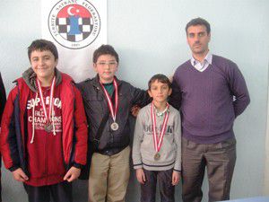 M.Aymaz satrançta rakiplerini mat etti