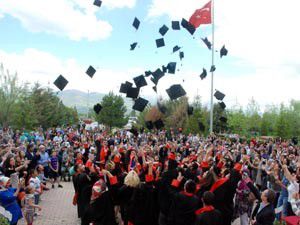 Akşehir MYO 22. mezunlarını verdi
