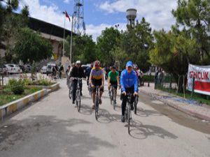 Konyada bisikletçiler yarışmada ter döktü