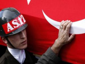 Komutanları ölüme sivil göndermişler