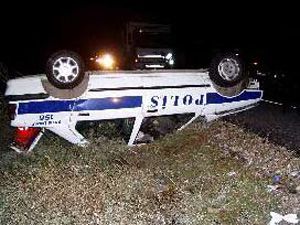 Konyada polis aracı ve otomobil çarpıştı