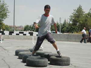 177 üniversite mezunu itfaiyecilik için terledi