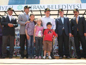 Bakan Davutoğlu polis pilavında