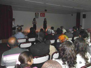 İlköğretim öğrencilerinden şiir dinletisi