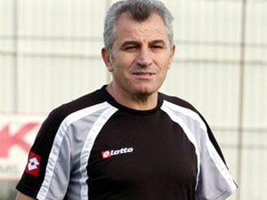 Konyaspor Özkara ile anlaştı