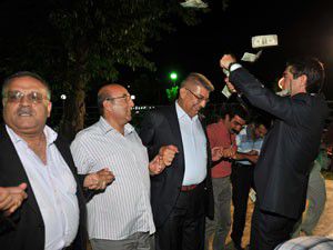 Sünnet düğününde dolarlar havada uçuştu!