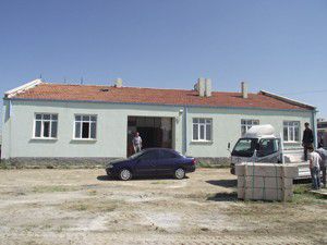 15 yıllık okul öğrenci bekliyor