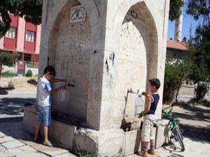 Dar gelirli vatandaş mahalle çeşmelerine yöneliyor
