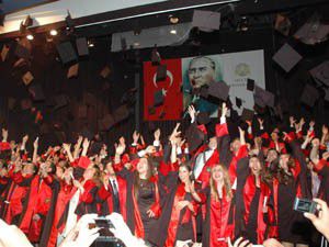 Genç Hukukçuların mezuniyet coşkusu