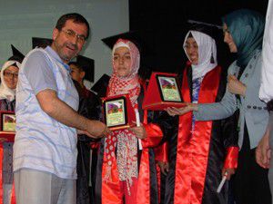 Gençlikte mezuniyet coşkusu