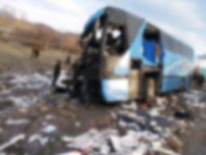Otobüs uçuruma yuvarlandı: 19 kişi öldü