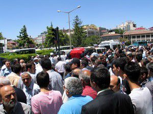 Trafik kazasında ölen polis memuru toprağa verildi