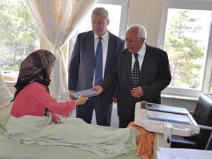 Özbuğdaydan hastalara moral ziyareti