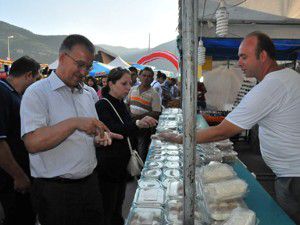 Başkan oğul standları gezdi