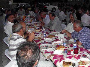 Dünyanın her yerinde insanlar kardeşçe yaşamalı