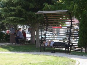 Beyşehirde parklarda şekerleme keyfi
