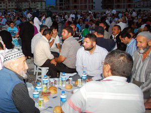 Mahalle iftarları devam ediyor