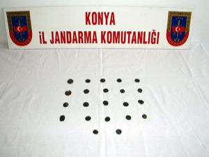 Konyada şüpheli iki kişi sikkelerle yakalandı
