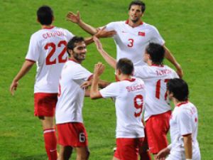 Milliler rakiplerine gözdağı verdi: 3-0