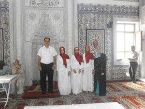 Kız kuran kursu öğrencileri yarıştı