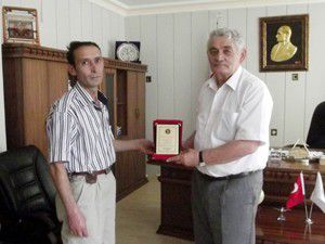 Mugayıtoğluna teşekkür plaketi