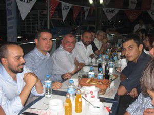 CHP Gençlik Kolları iftar yemeği verdi