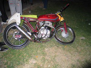Motosiklet otomobille çarpıştı: 1 yaralı