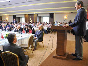 Davutoğludan eleştirilere yanıt