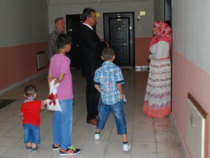 Hançerli şefkat evinde kalanlarla bayramlaştı